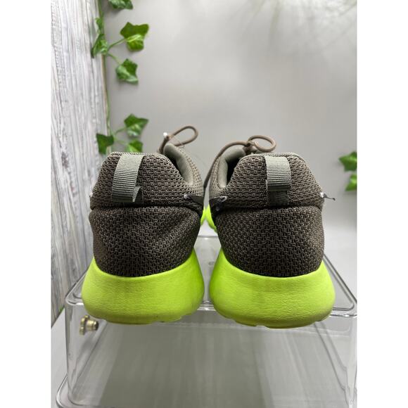 Nike Men’s Grey & Lime Green Roshe Run Athletic Shoes 9.5 - Picture 4 of 6